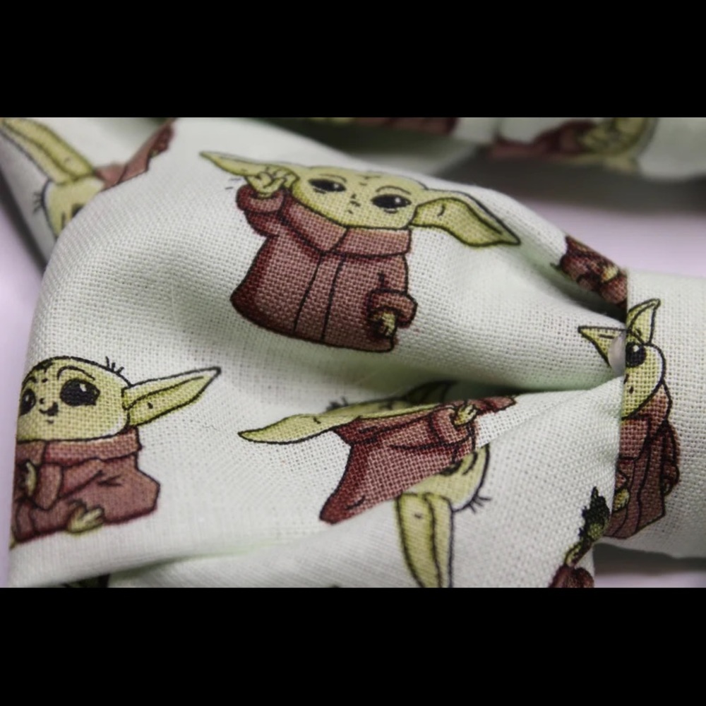 Baby Yoda Bow - Picture 4 of 4